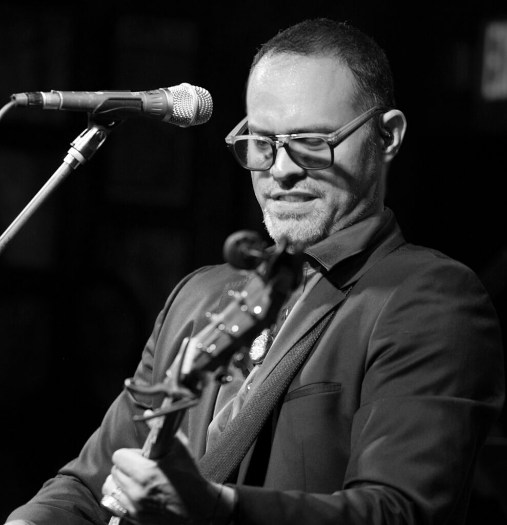 Simon Jano musician performing live